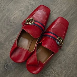 Gucci red leather pump
